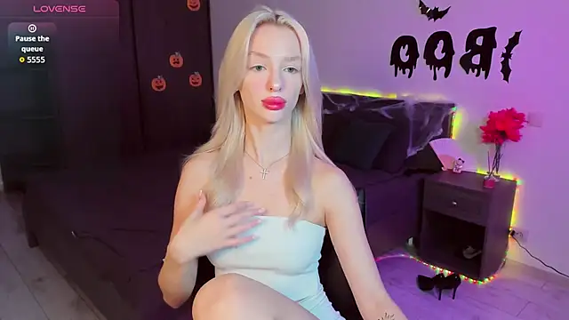 AleksaBlonde online show from October 23, 11:09 am