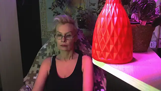Snapshot of HelgaHimmell chatting on April 1, 10:51 pm HelgaHimmell online show from April 1, 10:51 pm