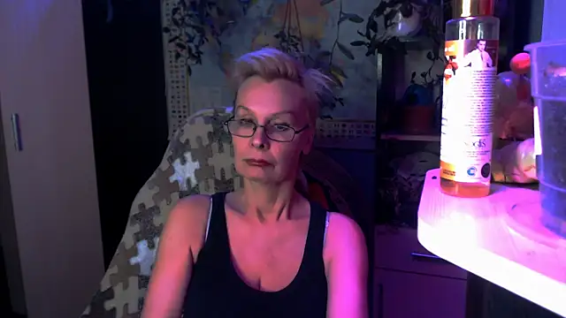 Snapshot of HelgaHimmell chatting on April 14, 11:44 pm HelgaHimmell online show from April 14, 11:44 pm