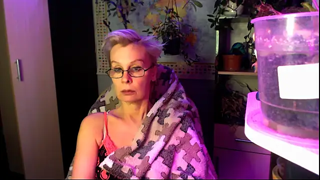Snapshot of HelgaHimmell chatting on May 6, 8:58 pm HelgaHimmell online show from May 6, 8:58 pm