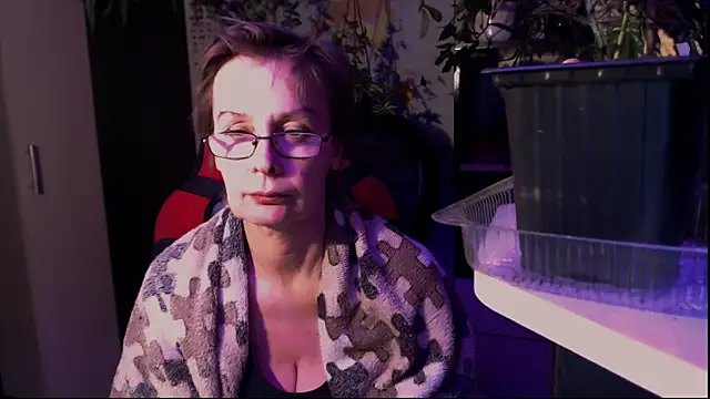 Snapshot of HelgaHimmell chatting on June 1, 9:05 pm HelgaHimmell online show from June 1, 9:05 pm