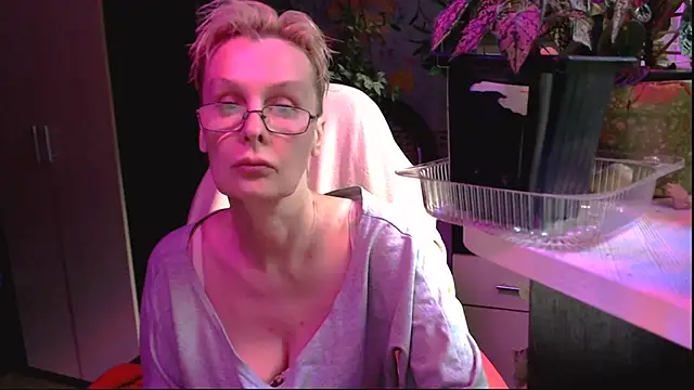 Snapshot of HelgaHimmell chatting on June 30, 5:14 pm HelgaHimmell online show from June 30, 5:14 pm