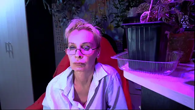 Snapshot of HelgaHimmell chatting on July 19, 9:51 pm HelgaHimmell online show from July 19, 9:51 pm
