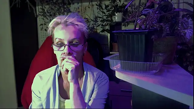 Snapshot of HelgaHimmell chatting on July 28, 8:45 pm HelgaHimmell online show from July 28, 8:45 pm