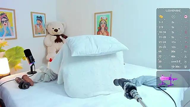 jasminnee  online show from October 2, 1:07 pm