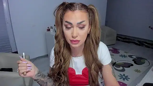 GlossyDiamondX online show from February 14, 5:09 am