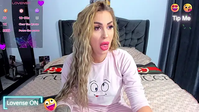 GlossyDiamondX online show from January 16, 4:05 am