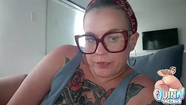 quinnmariexo online show from December 4, 8:17 pm