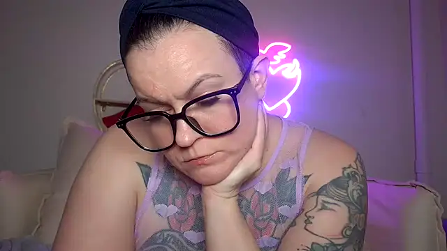 quinnmariexo online show from February 8, 6:17 am