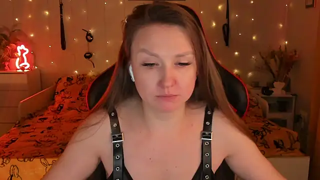 Snapshot of desperatehousewife__ chatting on October 18, 7:36 pm desperatehousewife online show from October 18, 7:36 pm