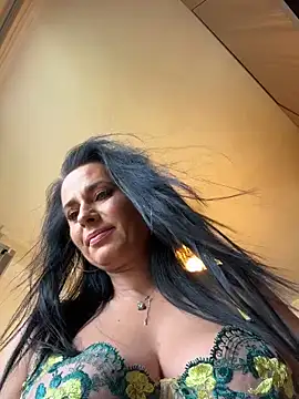 Snapshot of Hotmomcheckk_ chatting on June 10, 10:47 am Hotmomcheckk online show from June 10, 10:47 am