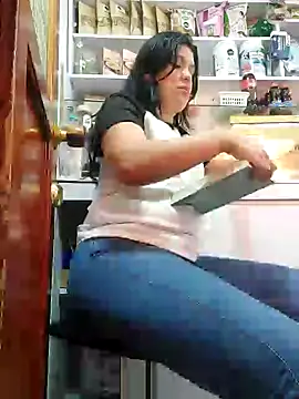 Snapshot of Sophie-hatter chatting on January 15, 7:01 pm Sophie-hatter online show from January 15, 7:01 pm