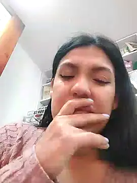 Snapshot of Sophie-hatter chatting on February 6, 6:24 pm Sophie-hatter online show from February 6, 6:24 pm