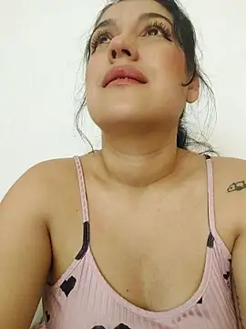 Snapshot of Sophie-hatter chatting on February 16, 4:53 pm Sophie-hatter online show from February 16, 4:53 pm