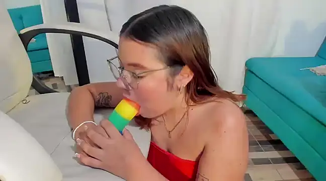 maddy066 online show from March 11, 5:05 am