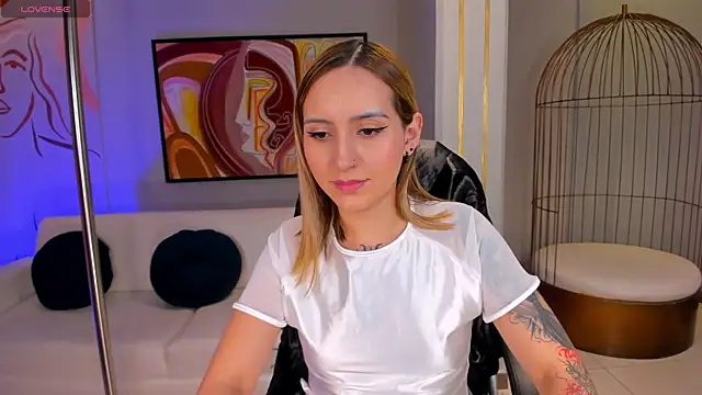 MollySundersX online show from June 16, 8:00 pm