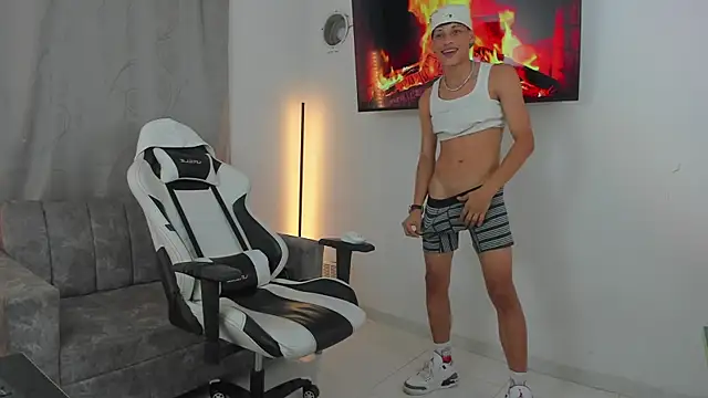 andy bigcock01 online show from December 17, 3:39 am