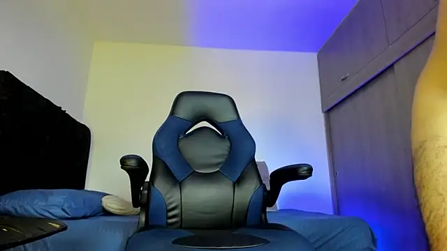 Snapshot of male_pussy chatting on October 2, 5:42 pm male pussy online show from October 2, 5:42 pm