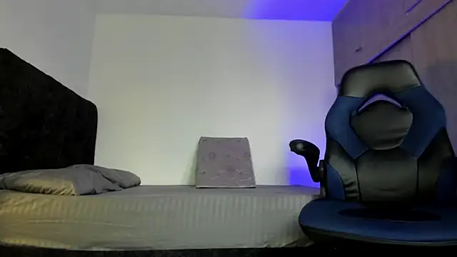 Snapshot of male_pussy chatting on October 20, 7:03 pm male pussy online show from October 20, 7:03 pm