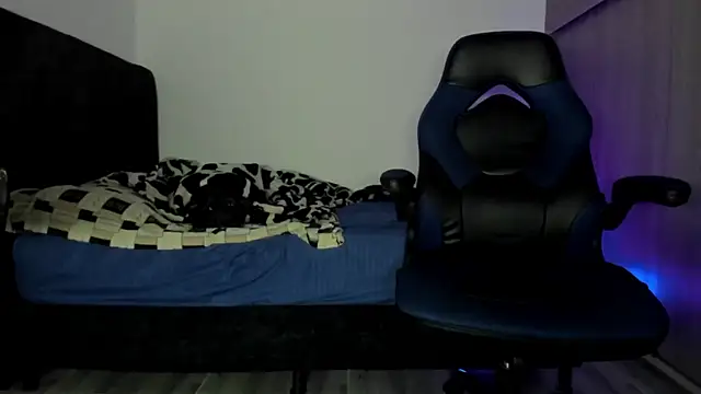 Snapshot of male_pussy chatting on October 28, 5:33 am male pussy online show from October 28, 5:33 am