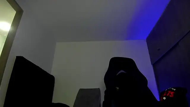 Snapshot of male_pussy chatting on November 6, 2:56 am male pussy online show from November 6, 2:56 am