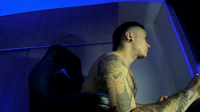 Snapshot of male_pussy chatting on November 22, 4:44 am male pussy online show from November 22, 4:44 am