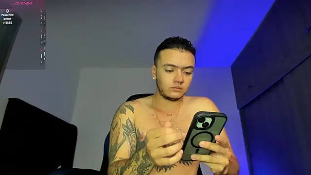 Snapshot of male_pussy chatting on November 27, 4:53 pm male pussy online show from November 27, 4:53 pm