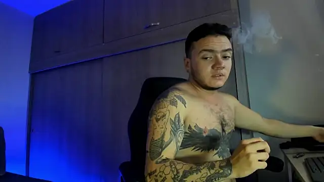 Snapshot of male_pussy chatting on December 1, 9:09 pm male pussy online show from December 1, 9:09 pm