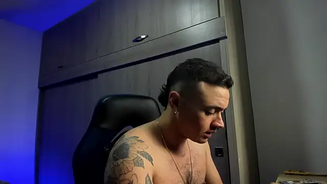 Snapshot of male_pussy chatting on December 4, 9:23 pm male pussy online show from December 4, 9:23 pm