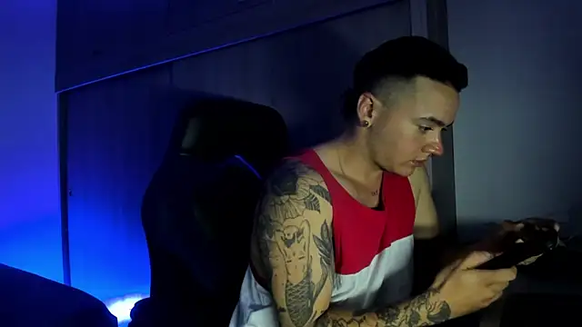 Snapshot of male_pussy chatting on December 5, 6:37 pm male pussy online show from December 5, 6:37 pm