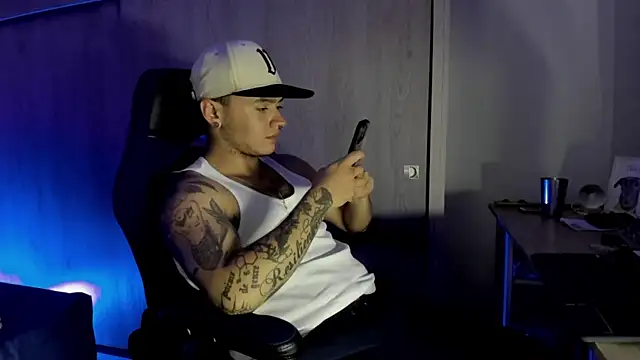 male pussy online show from January 11, 4:39 am