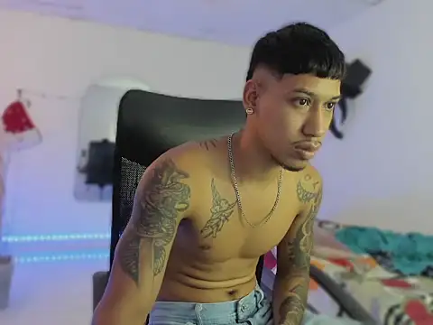 Snapshot of slim_master12 chatting on December 13, 11:10 pm slim master12 online show from December 13, 11:10 pm