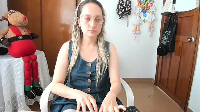 Snapshot of Adele_johnsonn1 chatting on February 13, 2:24 pm Adele johnsonn1 online show from February 13, 2:24 pm