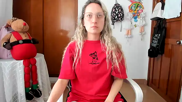 Snapshot of Adele_johnsonn1 chatting on February 20, 4:29 pm Adele johnsonn1 online show from February 20, 4:29 pm