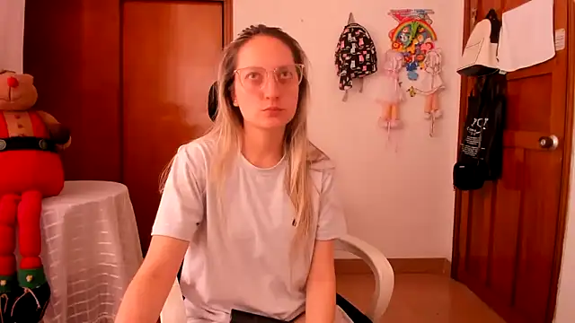 Snapshot of Adele_johnsonn1 chatting on February 27, 4:40 pm Adele johnsonn1 online show from February 27, 4:40 pm