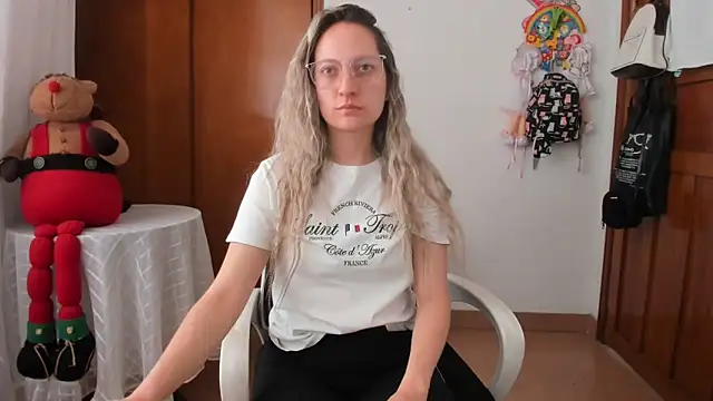 Snapshot of Adele_johnsonn1 chatting on March 13, 3:40 pm Adele johnsonn1 online show from March 13, 3:40 pm