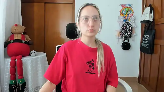 Adele johnsonn1 online show from May 22, 5:18 pm