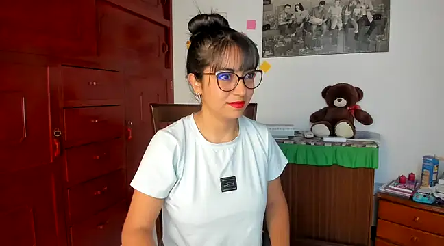 Isabellaa22 1 online show from December 4, 1:53 pm