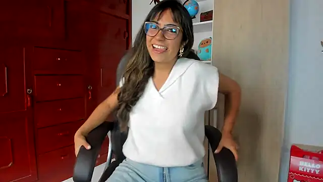 Isabellaa22 1 online show from June 2, 8:11 pm