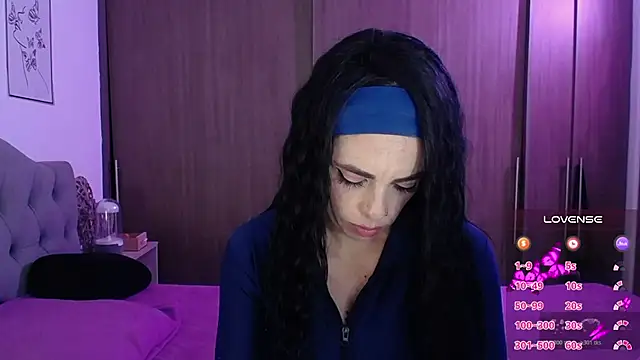 Snapshot of violett_honney chatting on March 13, 5:14 am violett honney online show from March 13, 5:14 am