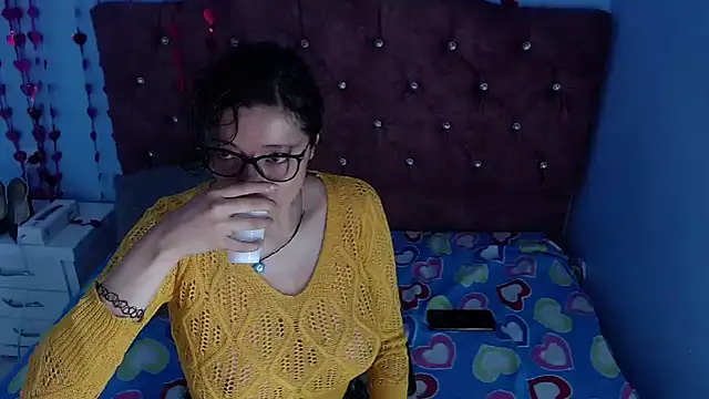 lunazulsj online show from February 11, 1:20 pm