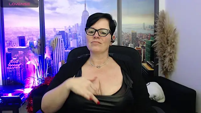 ninarandmann online show from December 9, 7:07 pm