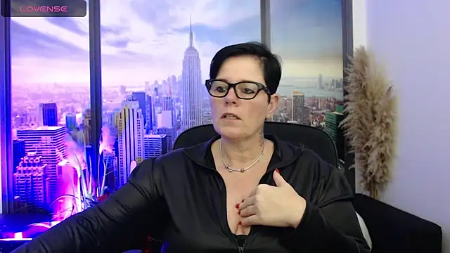 ninarandmann online show from December 11, 5:15 pm