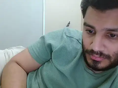 Snapshot of robintoit chatting on March 4, 5:24 am robintoit online show from March 4, 5:24 am