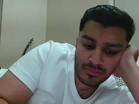 Snapshot of robintoit chatting on March 11, 4:35 pm robintoit online show from March 11, 4:35 pm
