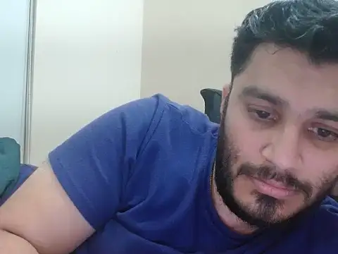 Snapshot of robintoit chatting on April 9, 4:23 pm robintoit online show from April 9, 4:23 pm