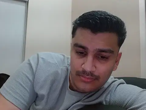 Snapshot of robintoit chatting on April 13, 2:11 pm robintoit online show from April 13, 2:11 pm