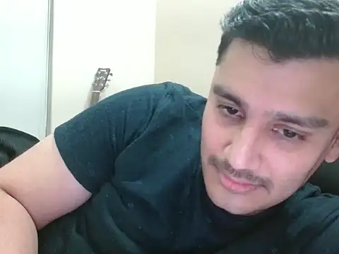 Snapshot of robintoit chatting on April 15, 1:07 pm robintoit online show from April 15, 1:07 pm