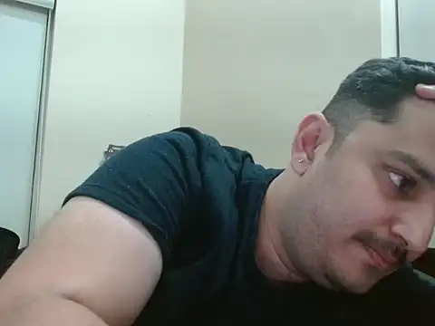 Snapshot of robintoit chatting on April 15, 7:58 pm robintoit online show from April 15, 7:58 pm