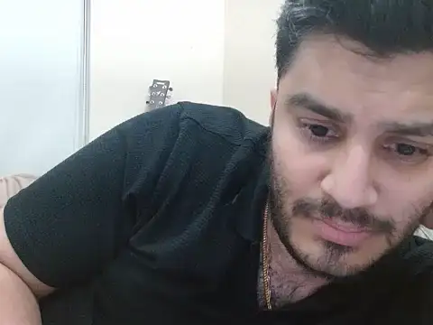 Snapshot of robintoit chatting on May 5, 8:28 pm robintoit online show from May 5, 8:28 pm
